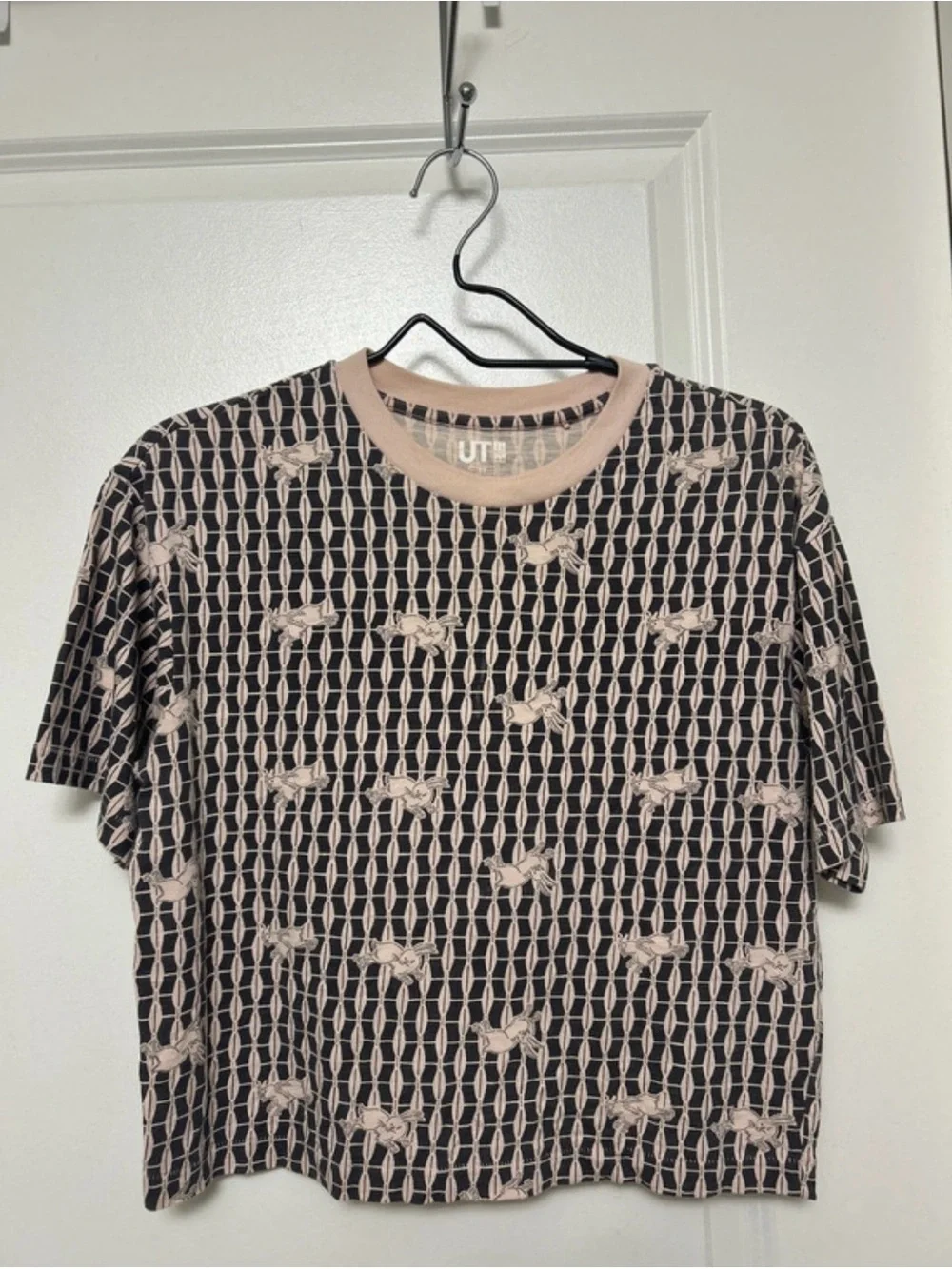 Uniqlo Short Sleeve Crewneck Top in Black and Beige Pink